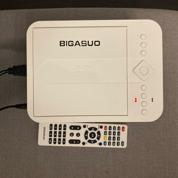 Portable DVD Player/Projector - Picture 3 of 8